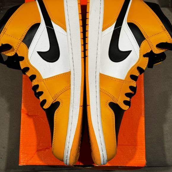 Jordan 1 Mid - Picture 7 of 9